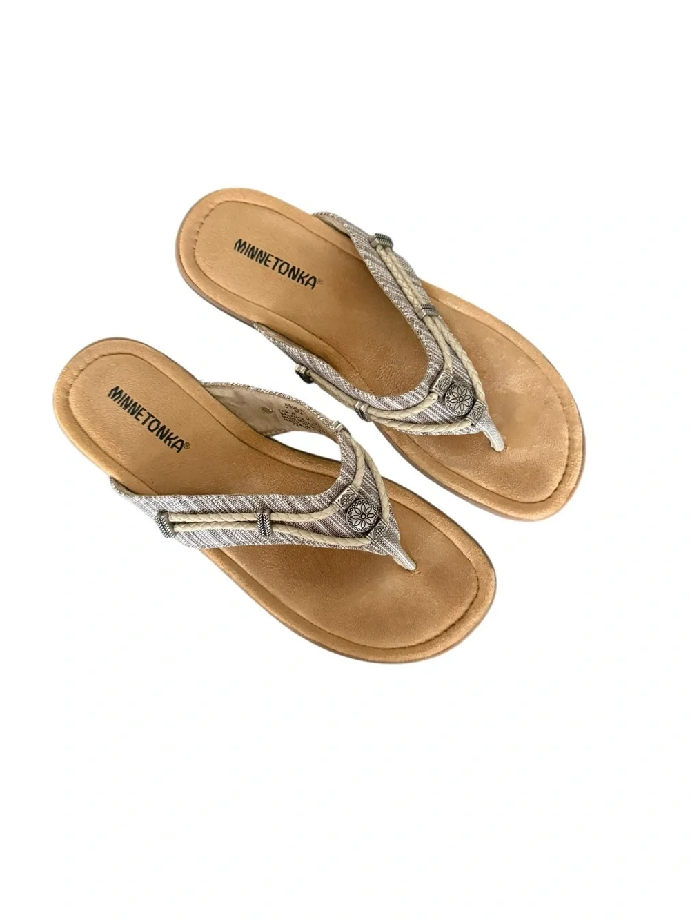 Minnetonka Women’s Silverbay Sandal Beige Gray Striped Thong Sandals Size 9